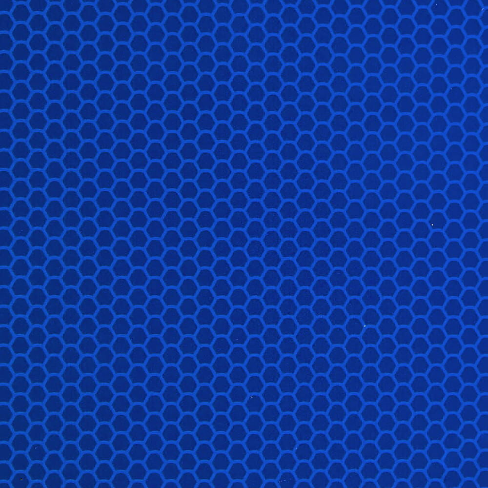 Detailansicht der Wabenstruktur der blauen Orafol 5810 Reflexfolie