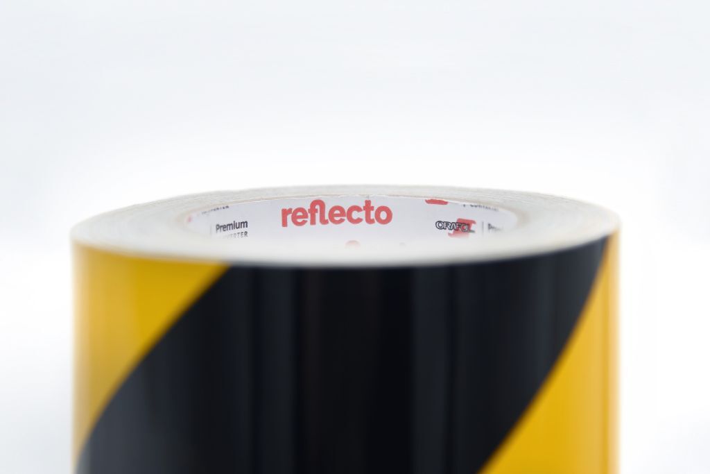 Detail der ORALITE 5431 Warnmarkierung rechtsweisend