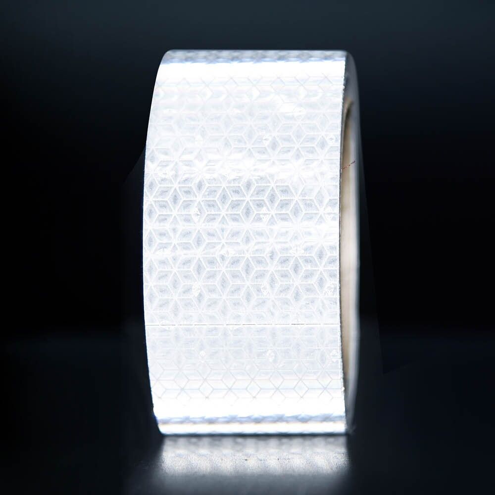 50 mm Rolle Orafol ORALITE Reflexband VC 170 weiß, reflektierend vor dunklem Hintergrund