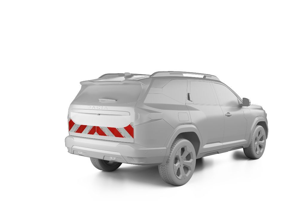 Dacia Bigster mit Heckwarnmarkierung, Baujahr 2025