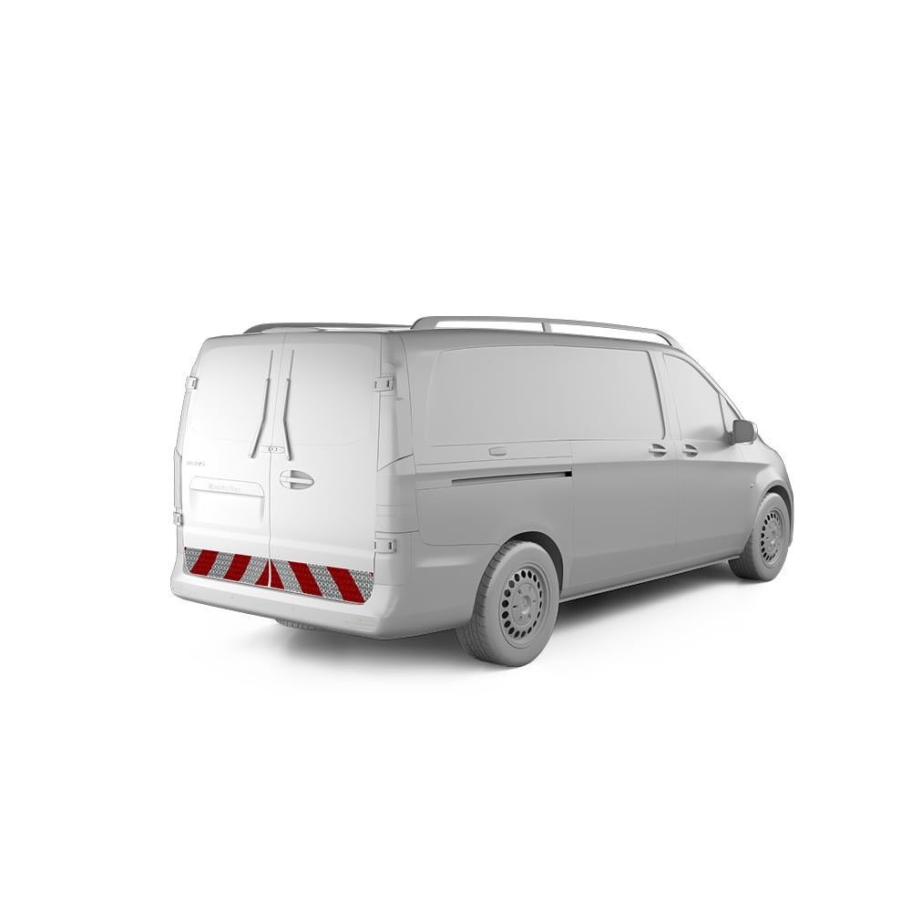 Mercedes Vito W447 mit Hecktür, ausgestattet mit Heckwarnmarkierung, Baujahr 2014