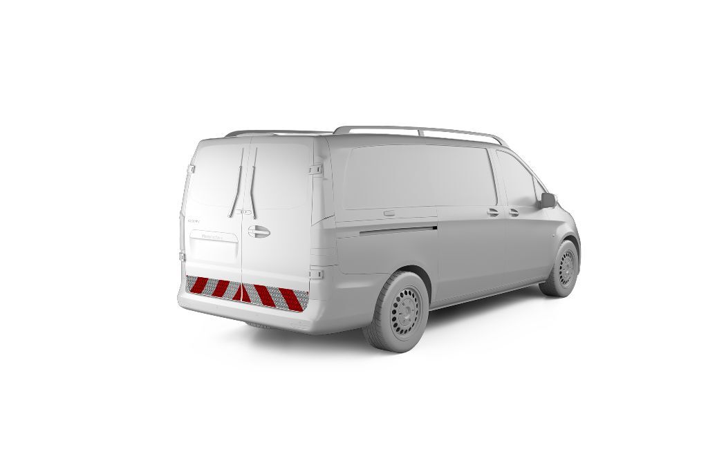 Mercedes Vito W447 mit Hecktür, ausgestattet mit Heckwarnmarkierung, Baujahr 2014