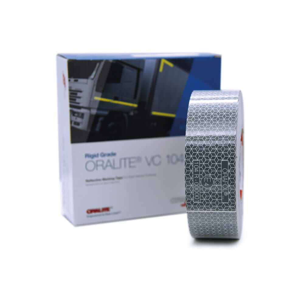 Weiße VC104+ RG Rolle 50 mm × 50 m vor Versandkarton