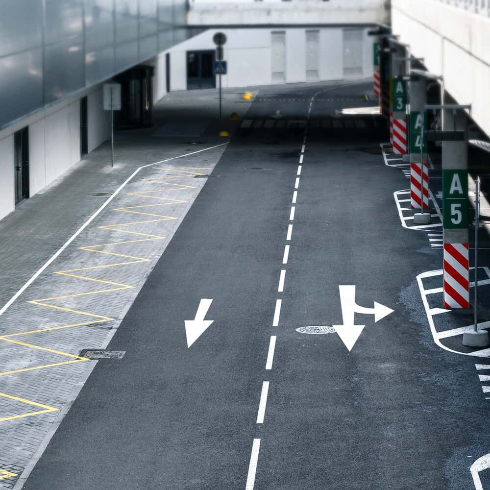 Anwendungsbild zeigt aufgebrachten Pfeil in realer Verkehrsszene