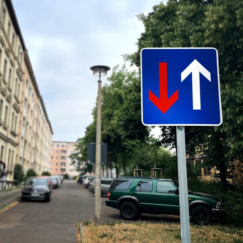 Verkehrszeichen 208 Vorrang vor dem Gegenverkehr an Straßenrand