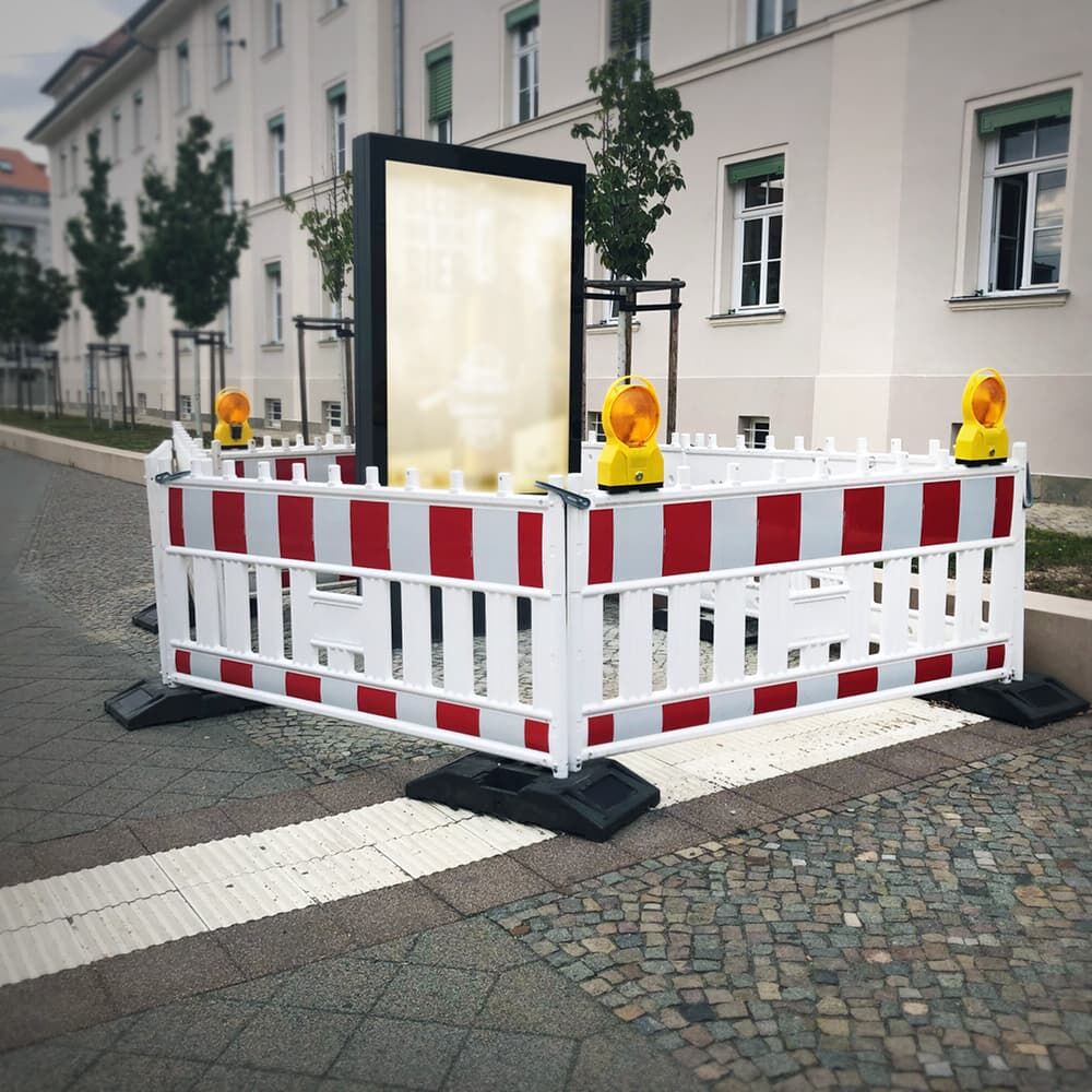Baustellen-Absperrschranken mit 5831 Folie in Fußgängerzone