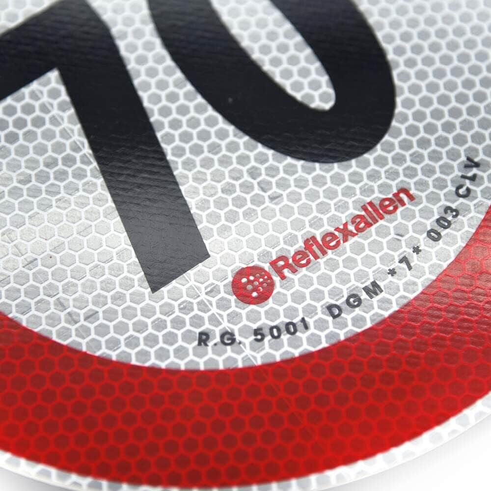 Makroaufnahme der strukturierten Oberfläche mit Aufdruck Reflex&Allen und Zahl 70