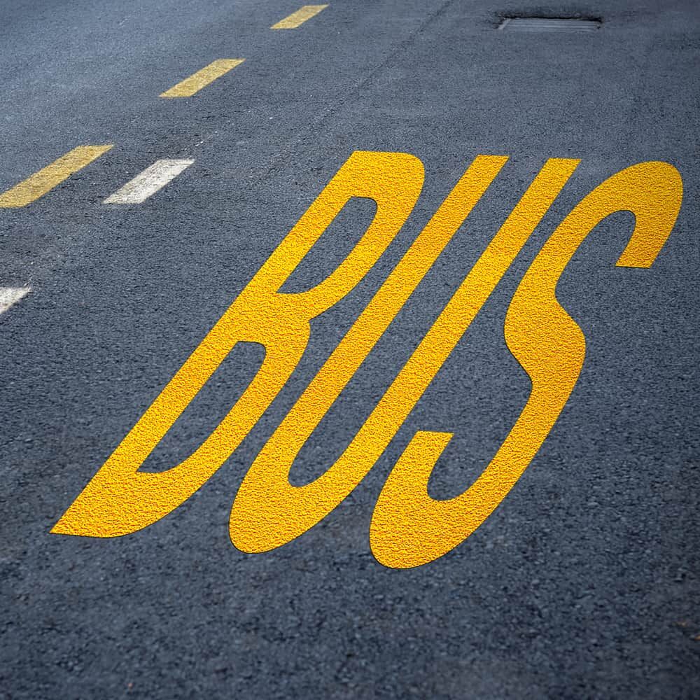 Aufgebrachtes Piktogramm in realer Verkehrsszene