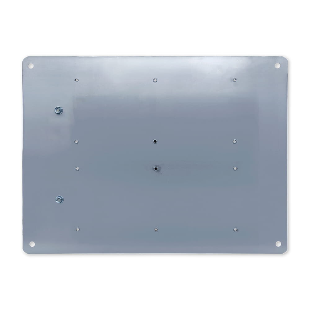 Rückseite der ADR-Tafel aus Metall mit mehreren Bohrlöchern und Schraubgewinden.