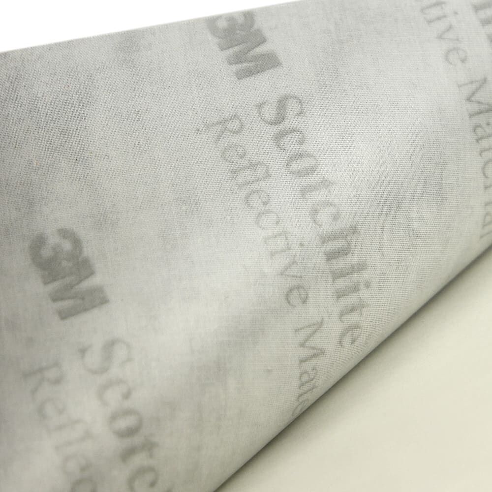 Rückseite des Reflexgewebe 3011 schwarz mit 3M Scotchlite-Schutzpapier