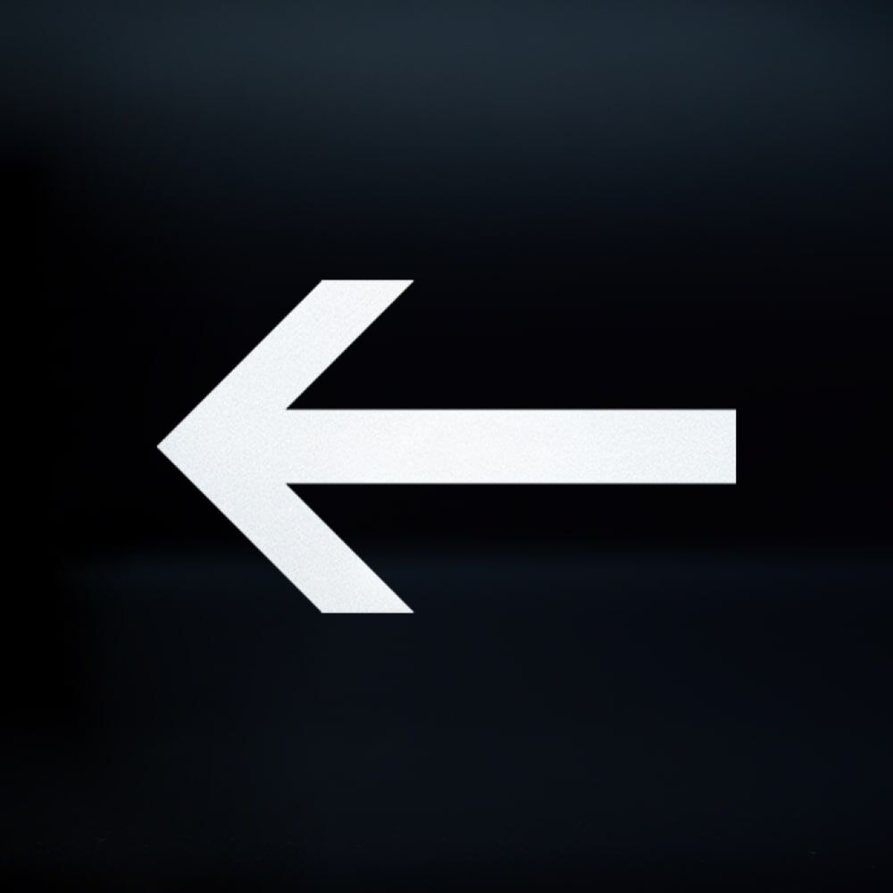 Selbstklebender Richtungspfeil RA1, reflektierend im Dunklen