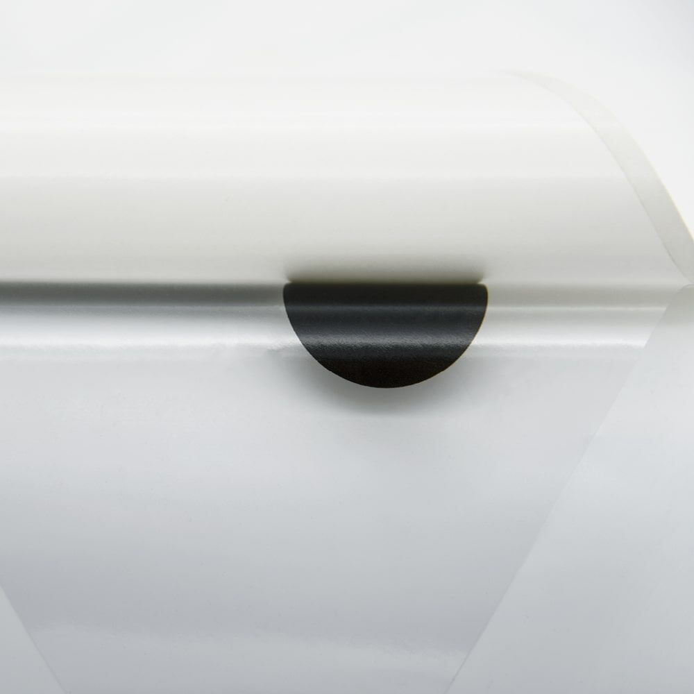 Transparente Overlayfolie auf Verkehrszeichen, Motiv klar sichtbar