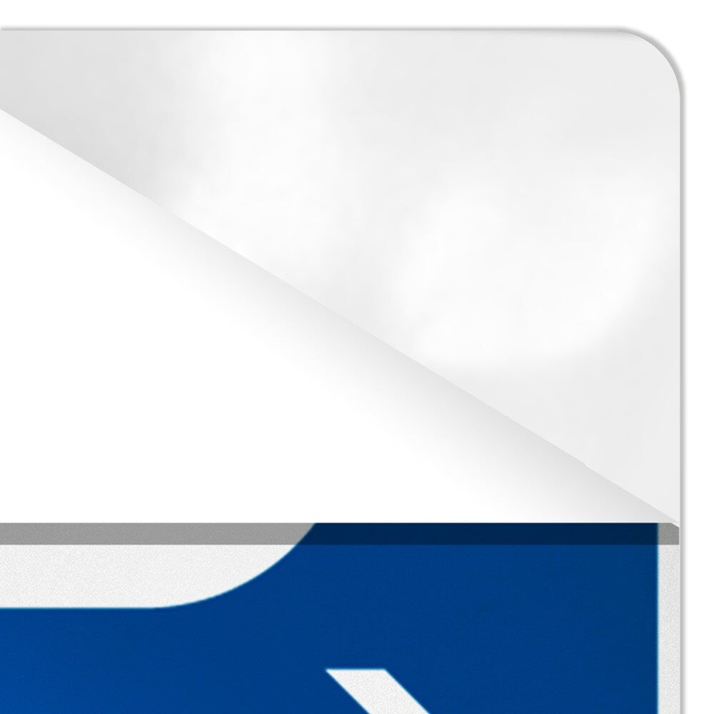 Detail: abziehbare Ecke des Parkplatzschild-Aufklebers