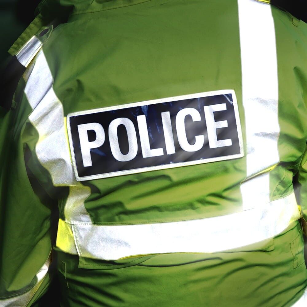 Polizeijacke mit silbernen Reflexstreifen aus 3M Scotchlite 9910 für hohe Sichtbarkeit