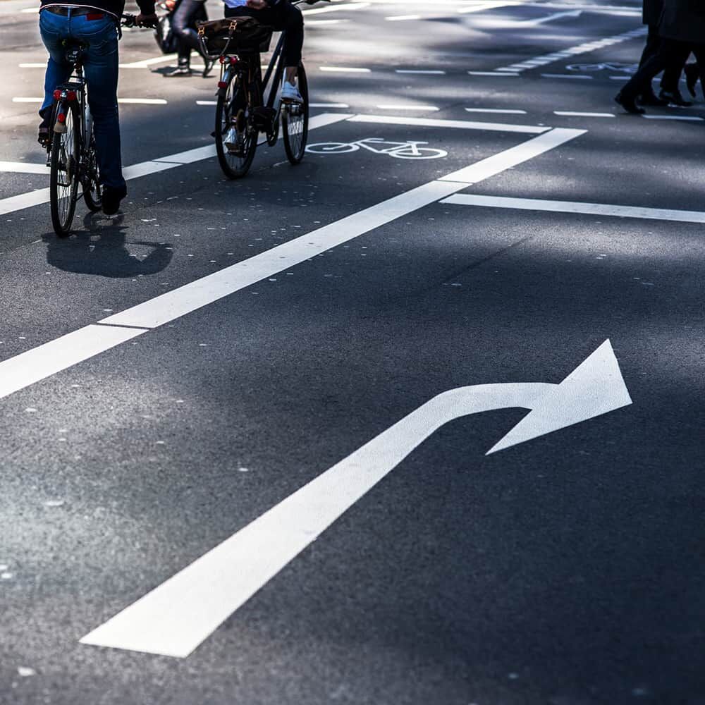 Anwendungsbild zeigt aufgebrachten Pfeil in realer Verkehrsszene