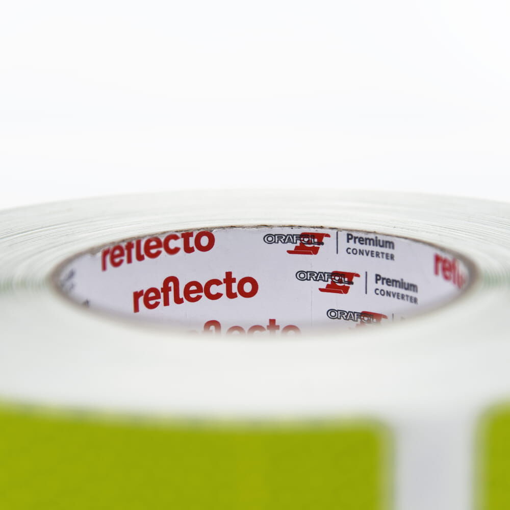 Detailansicht des Rollenkerns mit "reflecto" und Orafol Logo