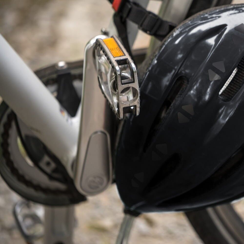 Reflexsticker Light Winkel auf Fahrradhelm als dezente Sicherheitsmarkierung