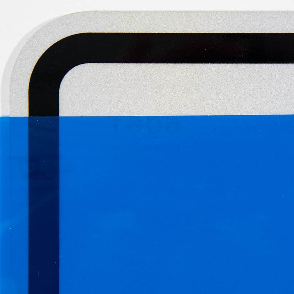 Blaue Overlay-Folie 5061 halbtransparent auf Verkehrszeichenecke
