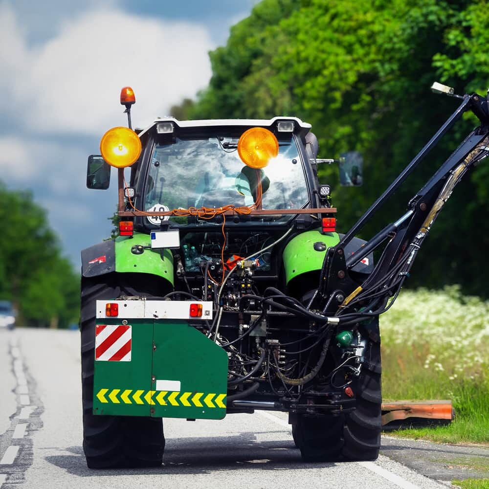 Parkwarntafel am Traktor-Heck, rot/weiß reflektierend