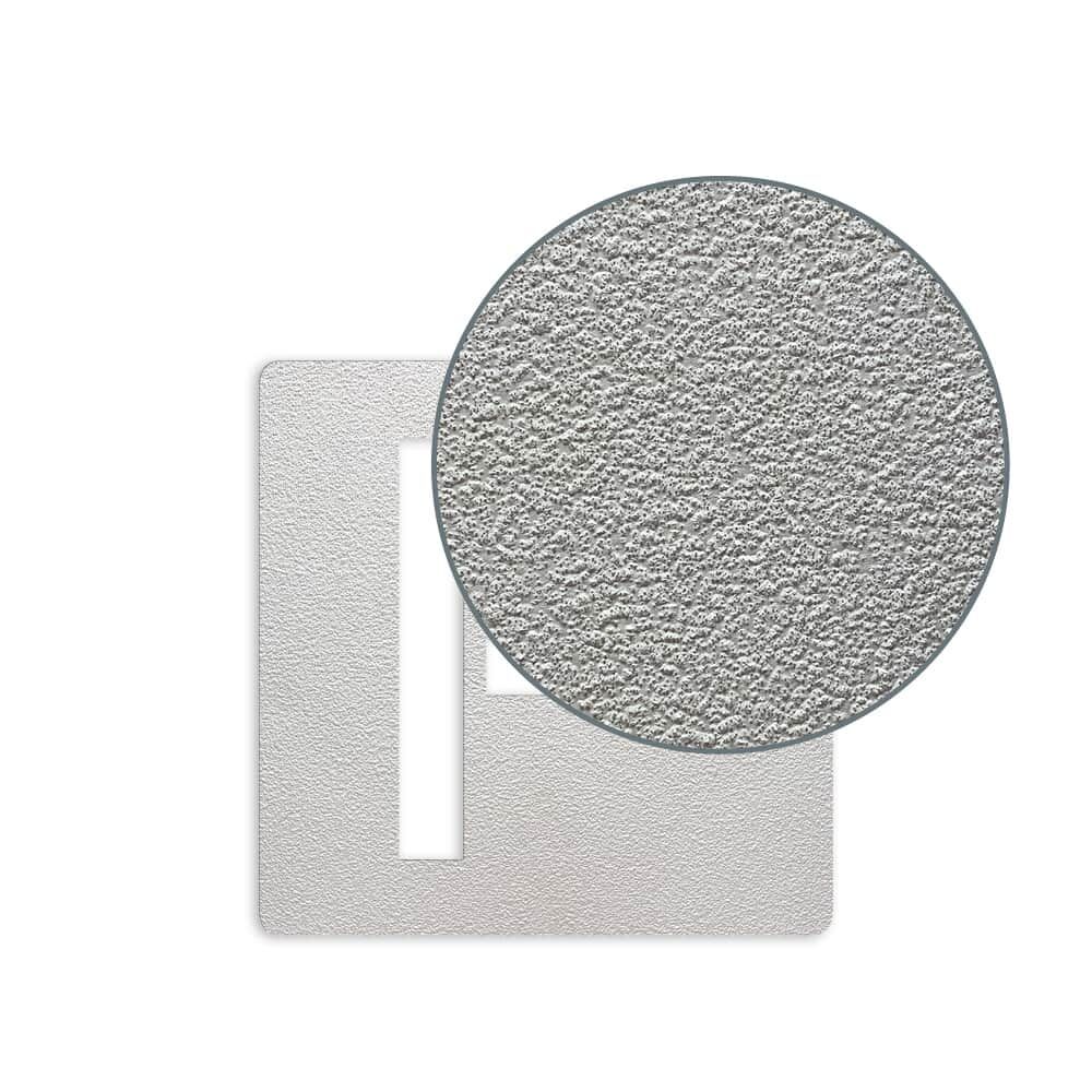 Detailansicht der weißen 3M Stamark „P“-Markierung mit Fokus auf Oberfläche