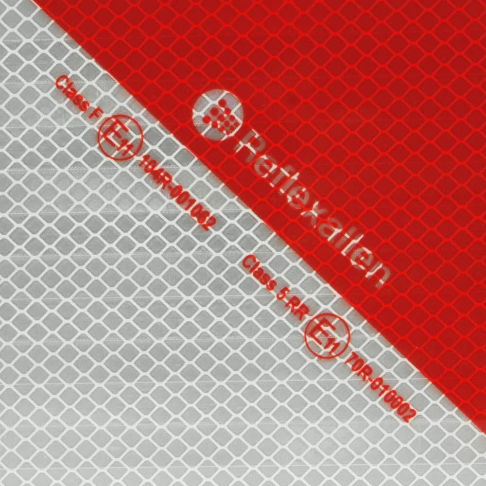 Detail: Reflexfolie mit Reflexallen-Logo und E-Prüfkennzeichen