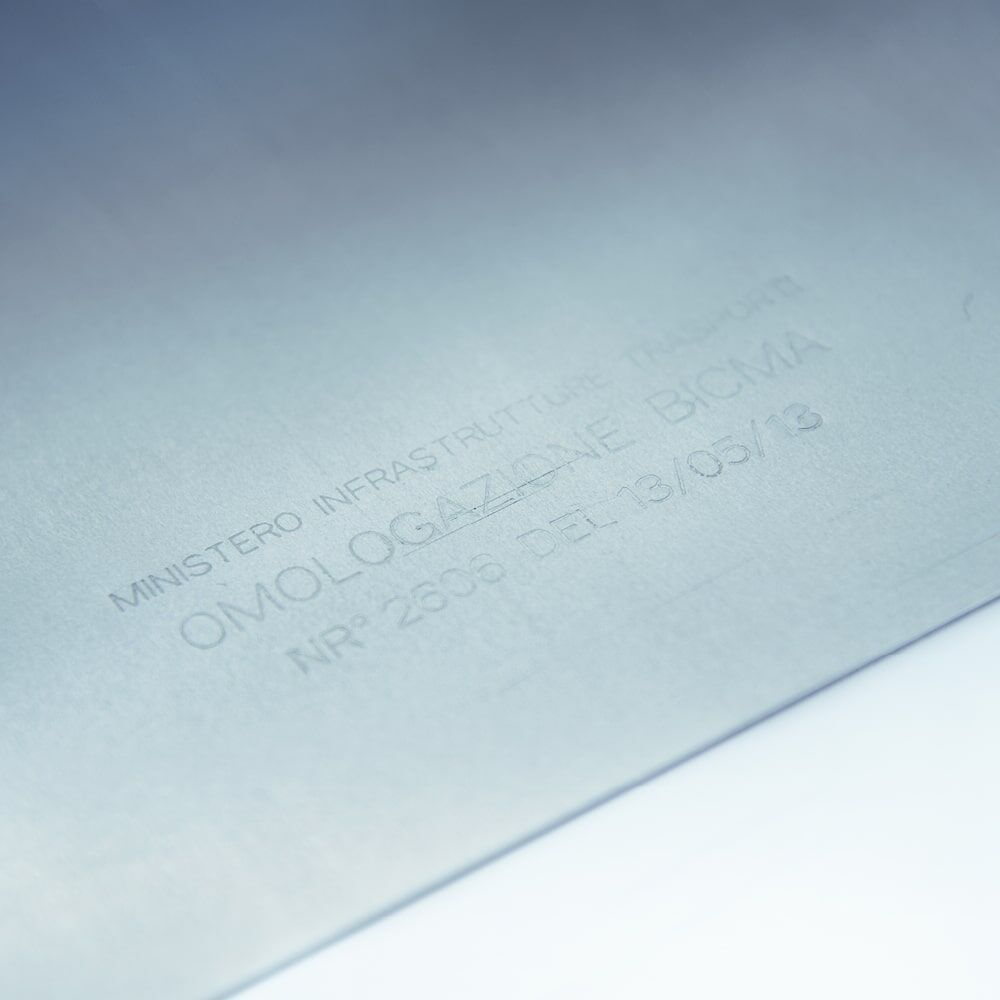 Prägung auf Rückseite: „Ministero Infrastrutture Trasporti Omologazione BICMA“