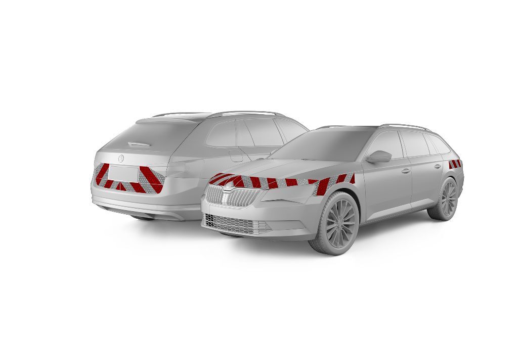 Skoda Superb in Front- und Heckansicht mit Komplettwarnmarkierungssatz, Baujahr 2015
