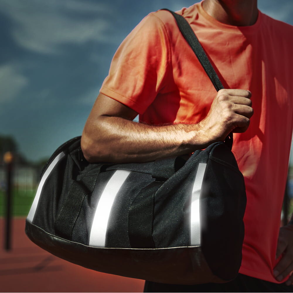 Sporttasche mit reflektierenden Streifen aus reflecto C777 Reflextransferfolie