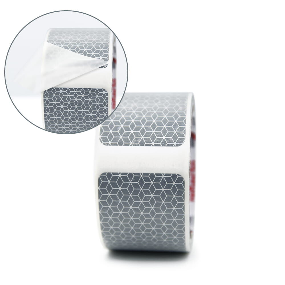 Detaillupe zeigt halb abgelöstes Applikationstape