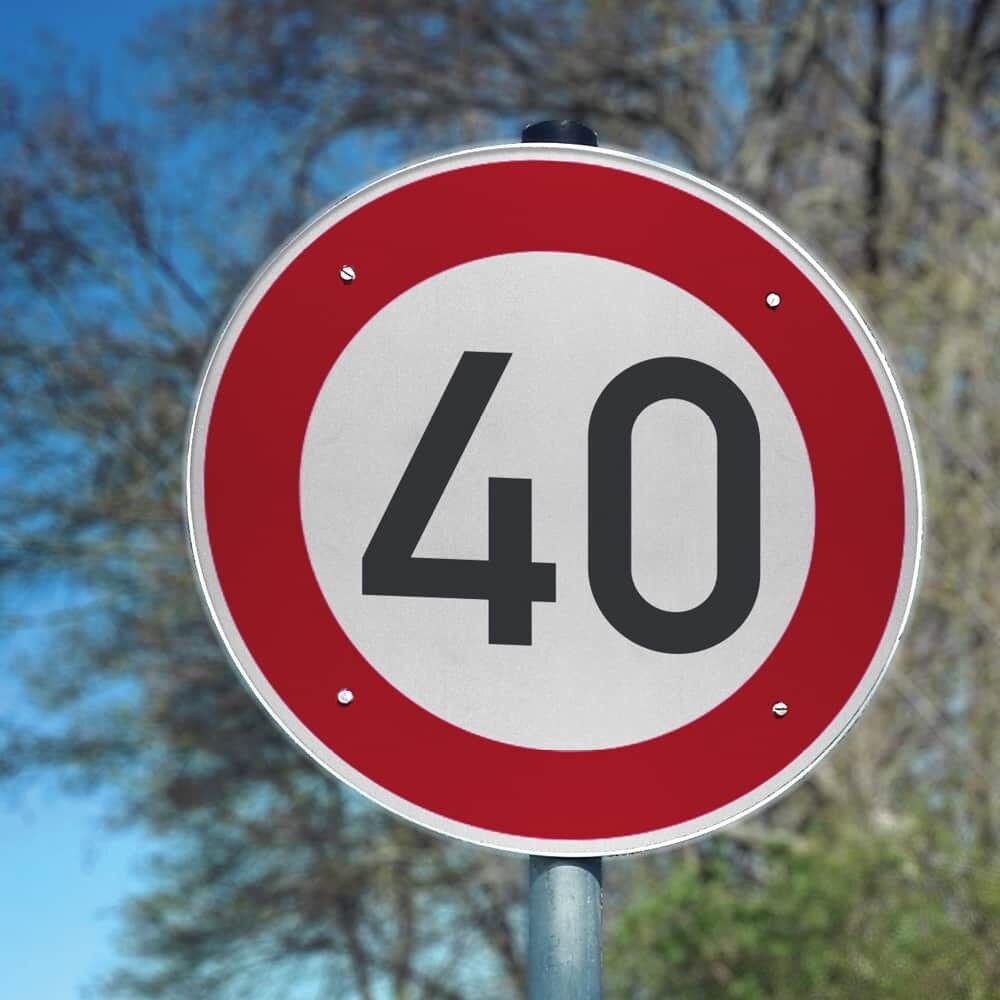 Anwendungsbeispiel Overlay 40 km/h auf Verkehrszeichen montiert