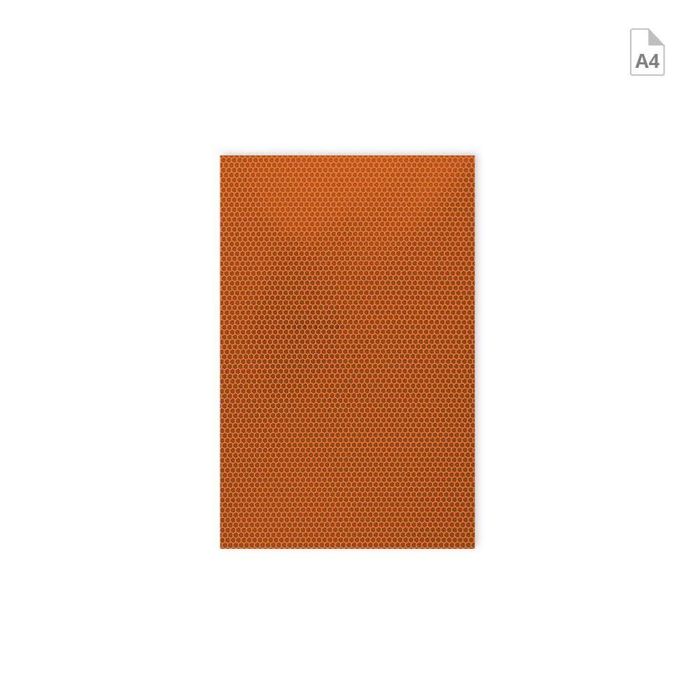 A4-Zuschnitt der Orafol 5810 Reflexfolie in orange, Vorderseite mit Mikroprismenstruktur
