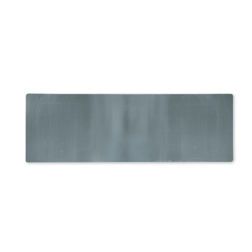 Rückseite der „Lang last“-Tafel aus silbernem Metall mit abgerundeten Ecken