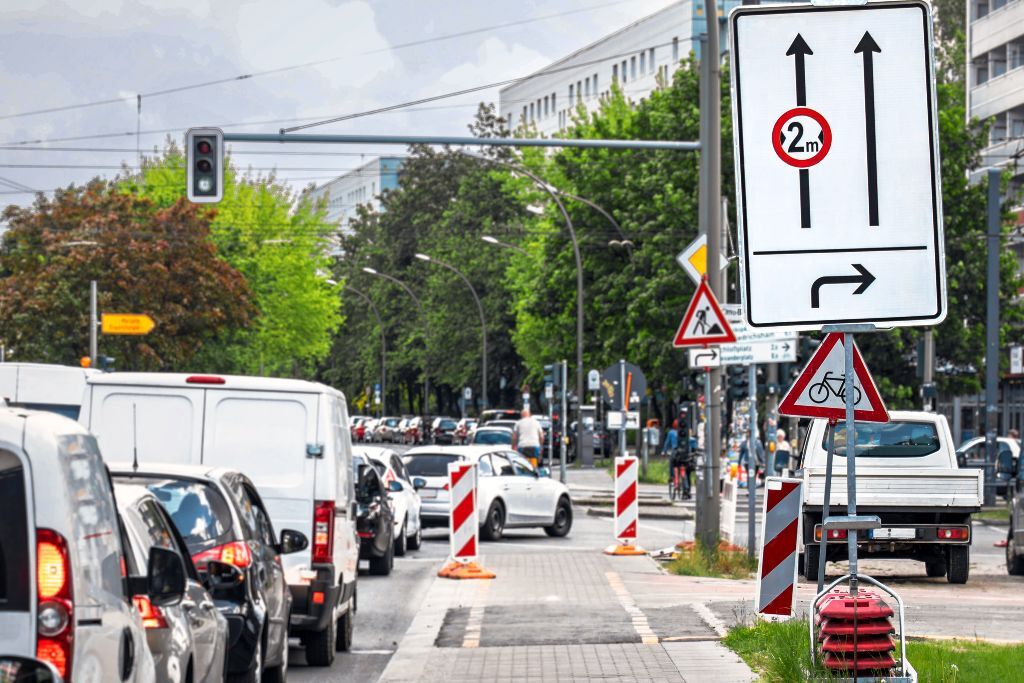 Plantafel mit Overlay zur Fahrstreifenführung an einer innerstädtischen Baustelle