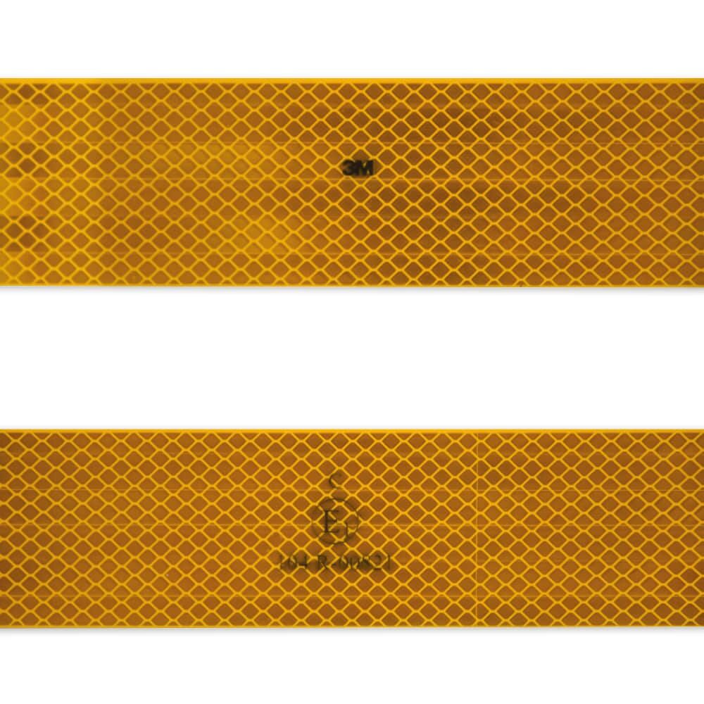 Nahaufnahme eines 3M 983 Band: 3M-Logo und Prüfzeichen im Wabendesign