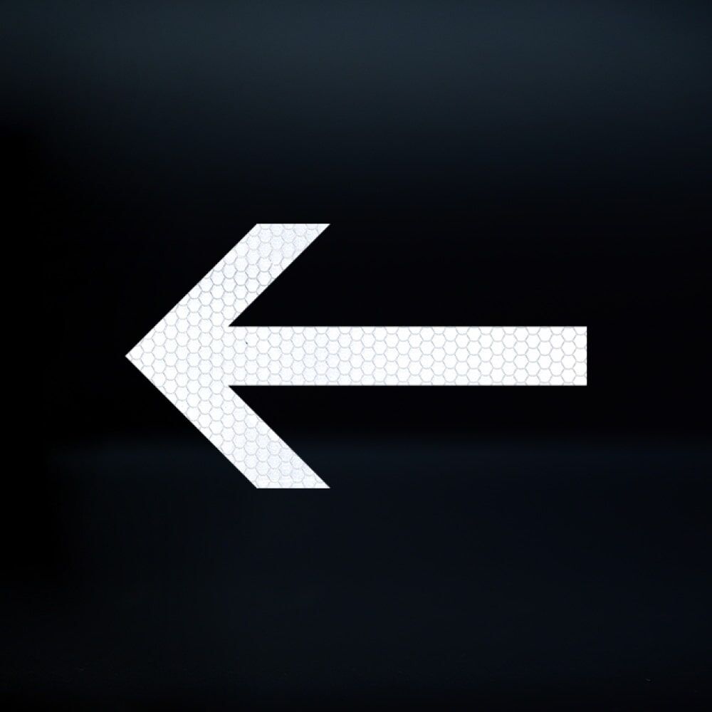 Selbstklebender Richtungspfeil RA2, reflektierend im Dunklen