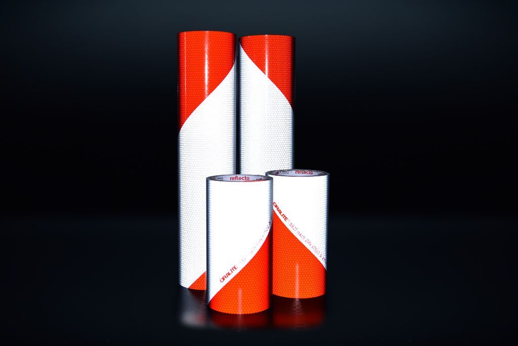 Reflexfolien bei Nacht – Orafol 5821, Maße: 3 m × 380 mm und 4 m × 175 mm