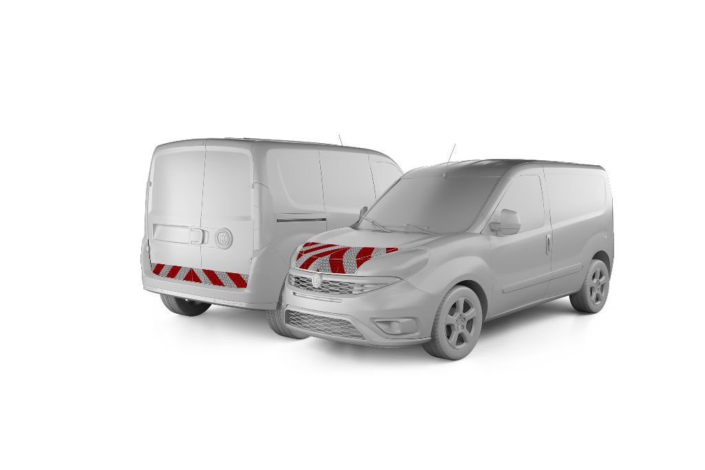 Fiat Doblo Cargo 263 mit Front- und Heckwarnmarkierung, Baujahr 2015