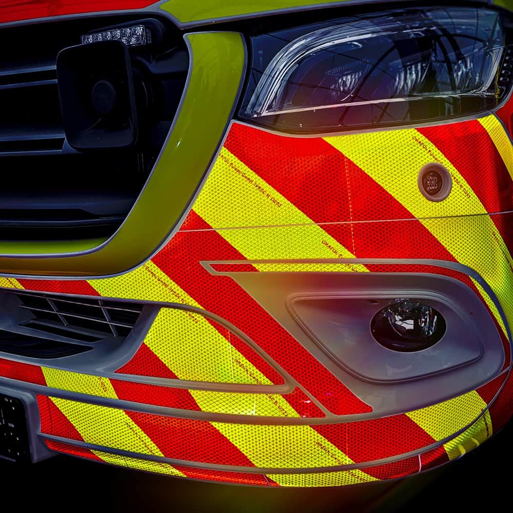 Frontstoßfänger mit reflektierender ORALITE VC 612RA Diagonalmarkierung