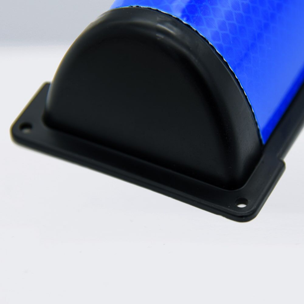 Detail: Endkappe und Befestigungsloch des Wildwarners