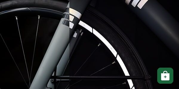 Schwarze Felgensticker Vergleich Reflexwirkung auf Fahrradfelge