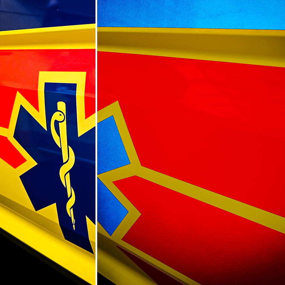 Detailgrafik: 3M 580E Reflexfolie in reflektierend Blau-Rot-Gelb auf Fahrzeugseite