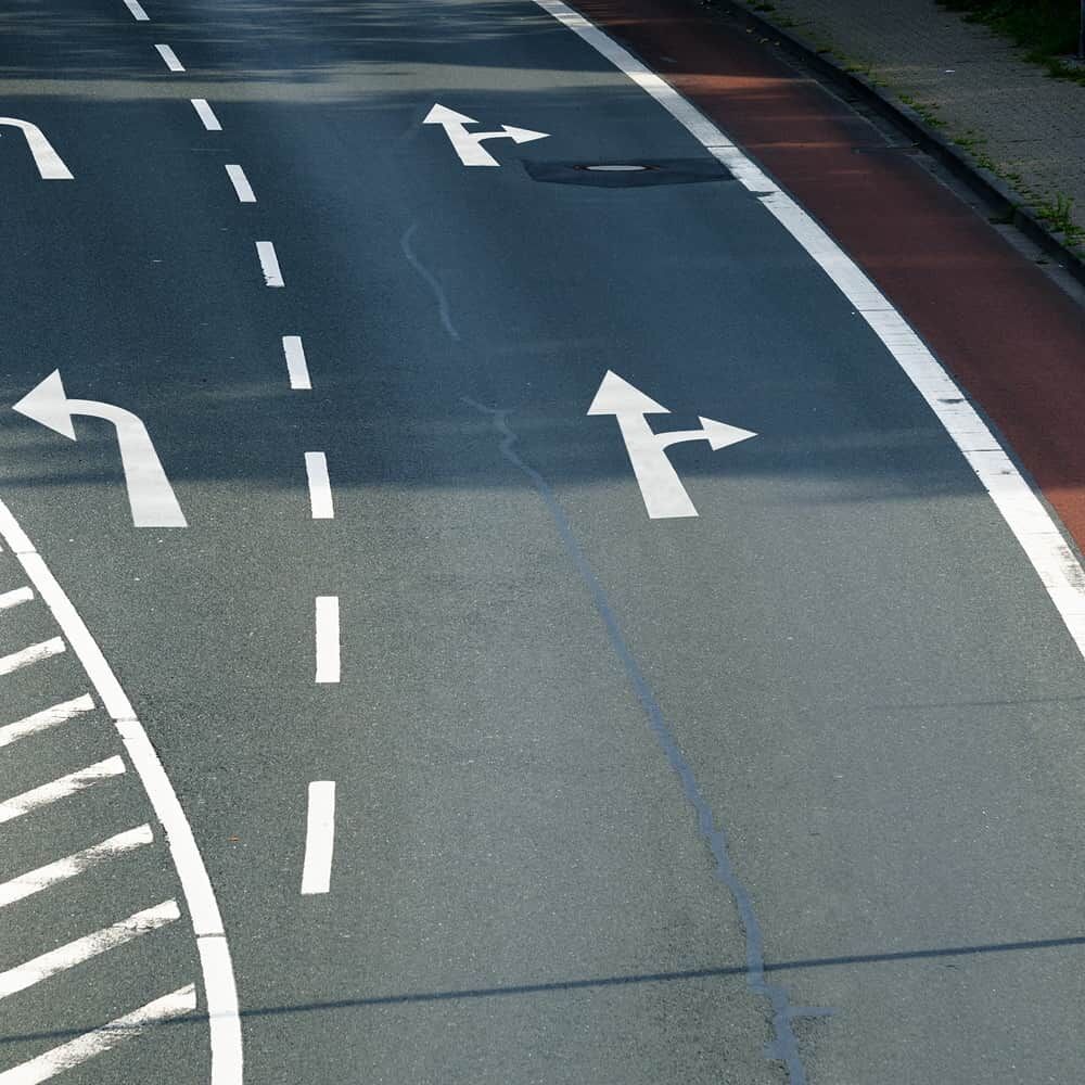 Anwendungsbild zeigt aufgebrachten Pfeil in realer Verkehrsszene