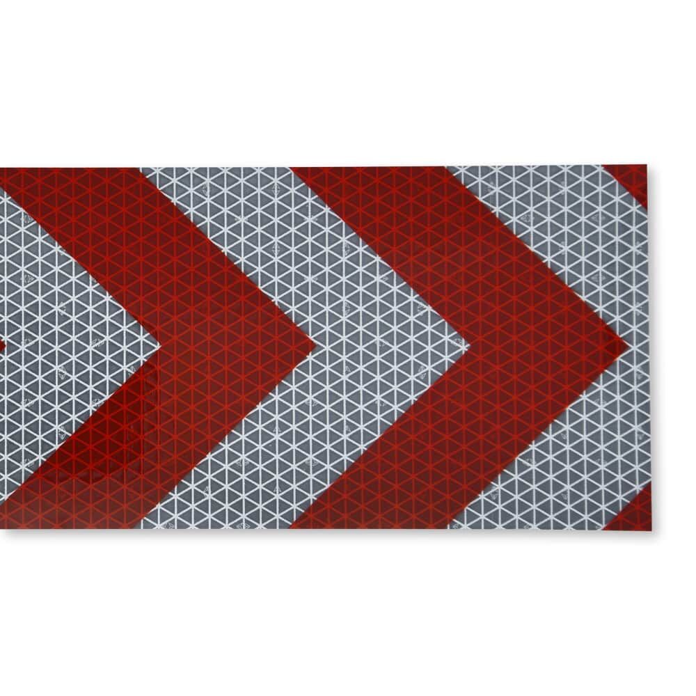 Chevron-Streifen ORALITE 5931M rot/weiß, Pfeil zeigt rechts, Detailansicht