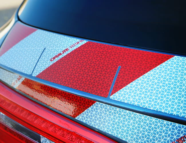  Kfz-Warnmarkierungsset Anwenderbeispiel Audi Heck Entlastungsschnitte im Detail