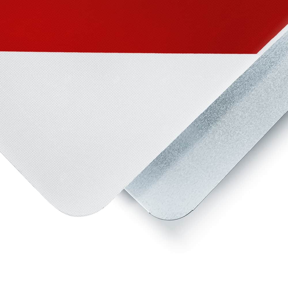 Eckdetail: Vorder- und Rückseite der Warntafel Überlänge/Überbreite