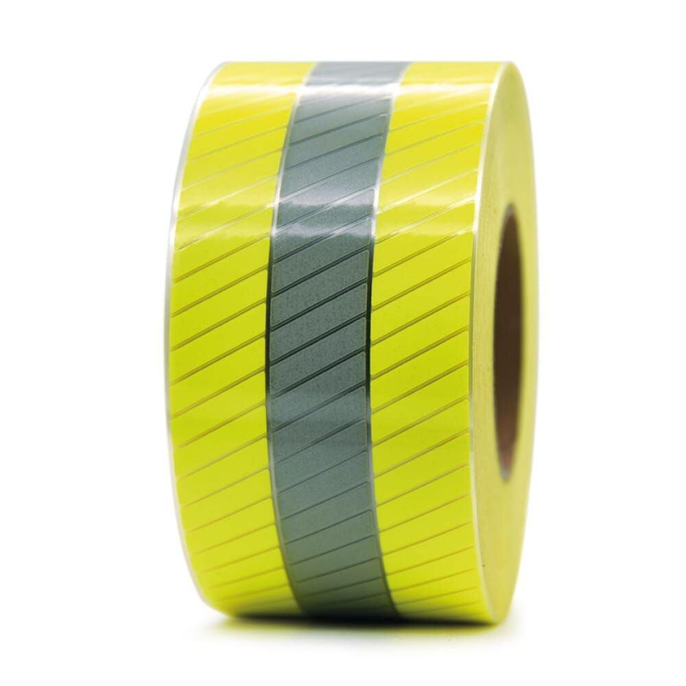 Frontale Ansicht der 50 m 3M Scotchlite 5697 Rolle, gelb-silber-gelb. Rollenbreite 76,2 mm