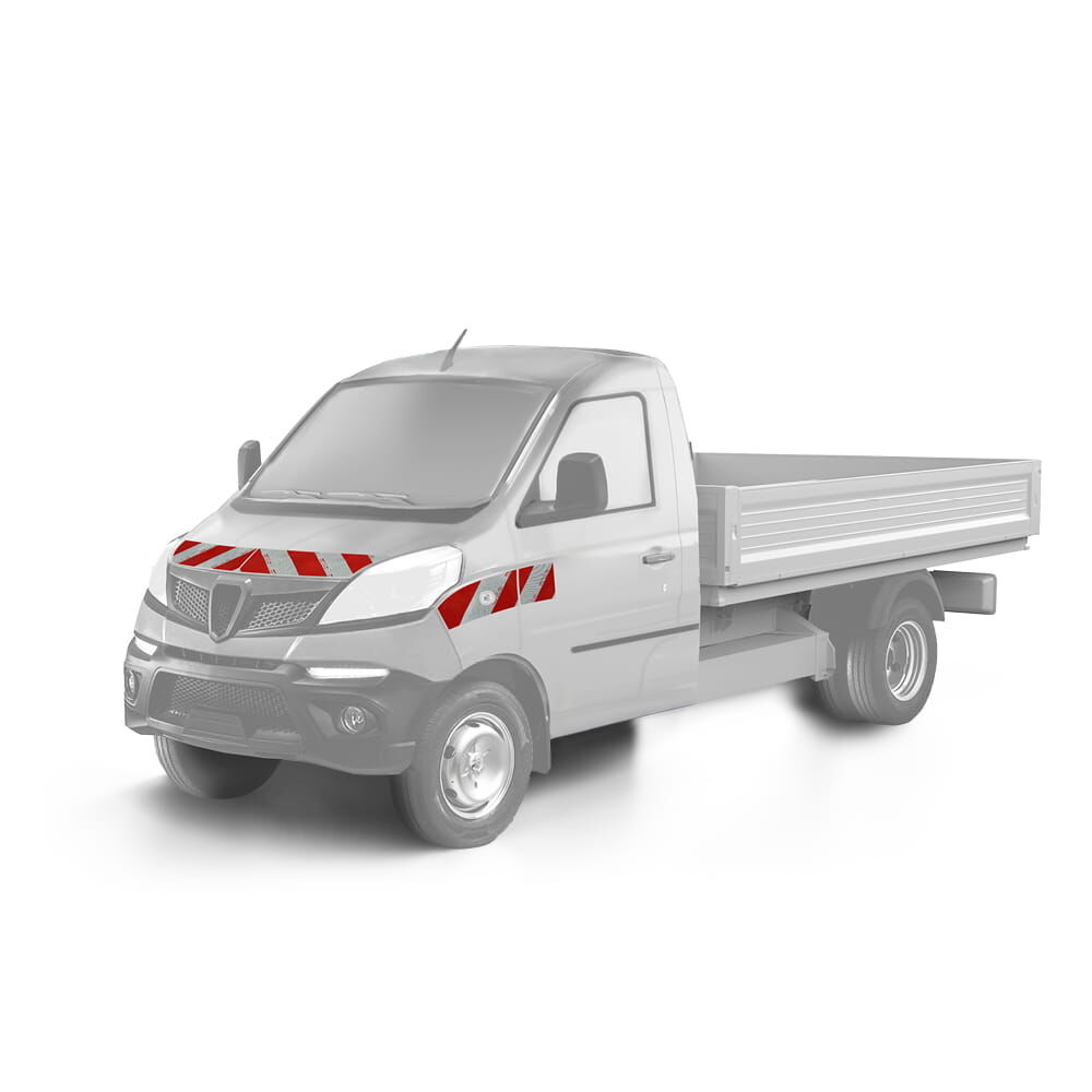 Fahrerhaus des Piaggio Porter NP6 mit rot-weißer Warnmarkierung