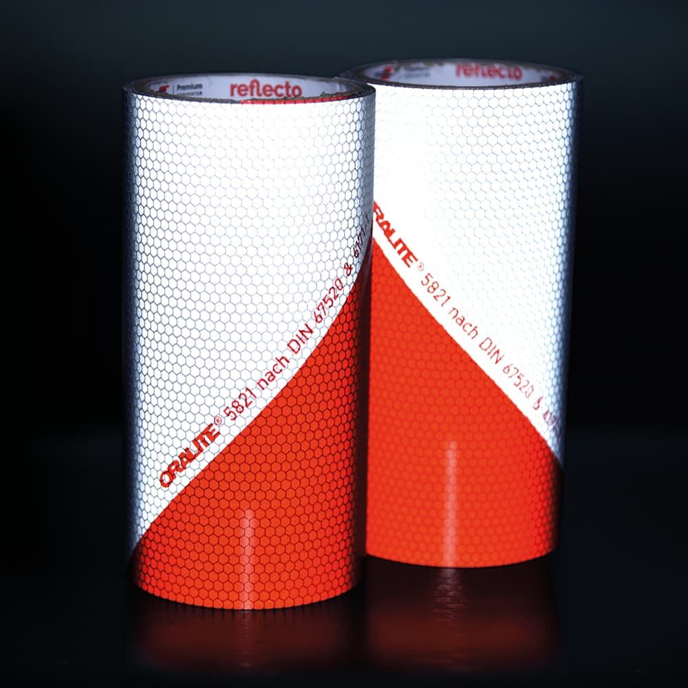 Nachtbild: kleine Rollen, 4 m × 175 mm, weiße Flächen leuchten